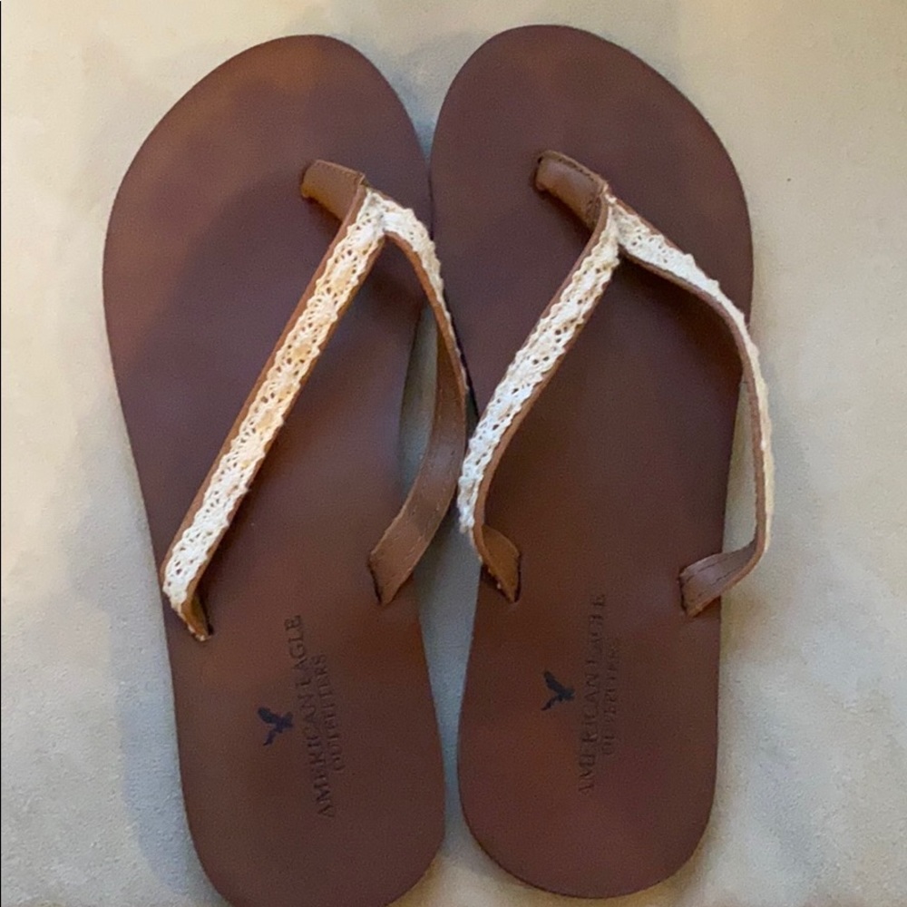 BARELY WORN! American Eagle Flip Flops | Size 8